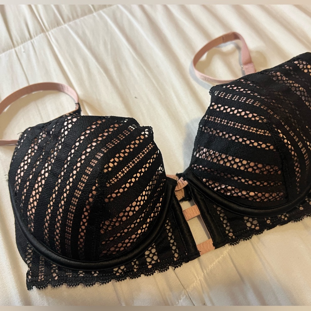 Victoria's Secret Black Lace Bra with Geometric Elegance